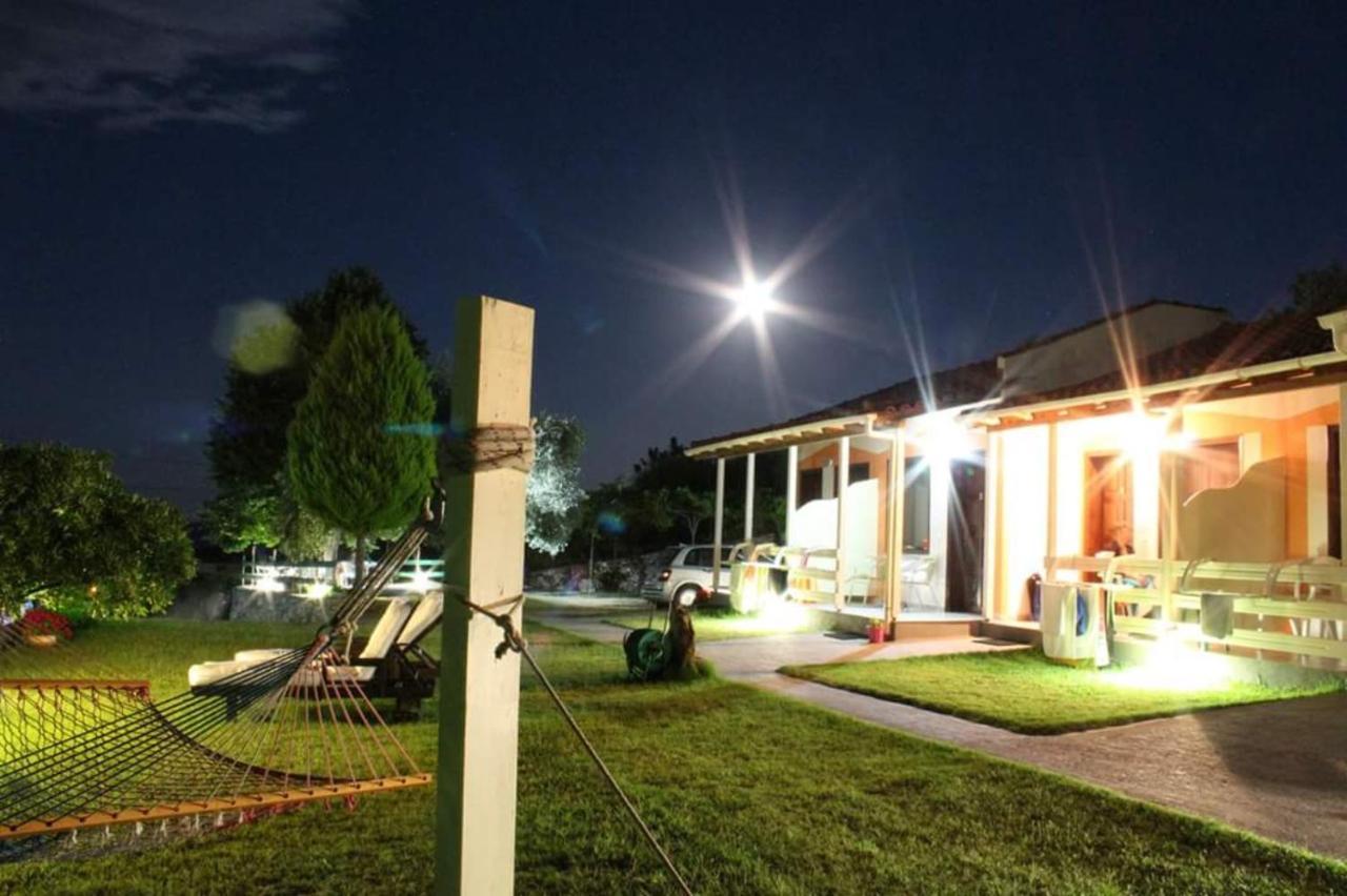 Aura Guest House Koínira Exterior foto